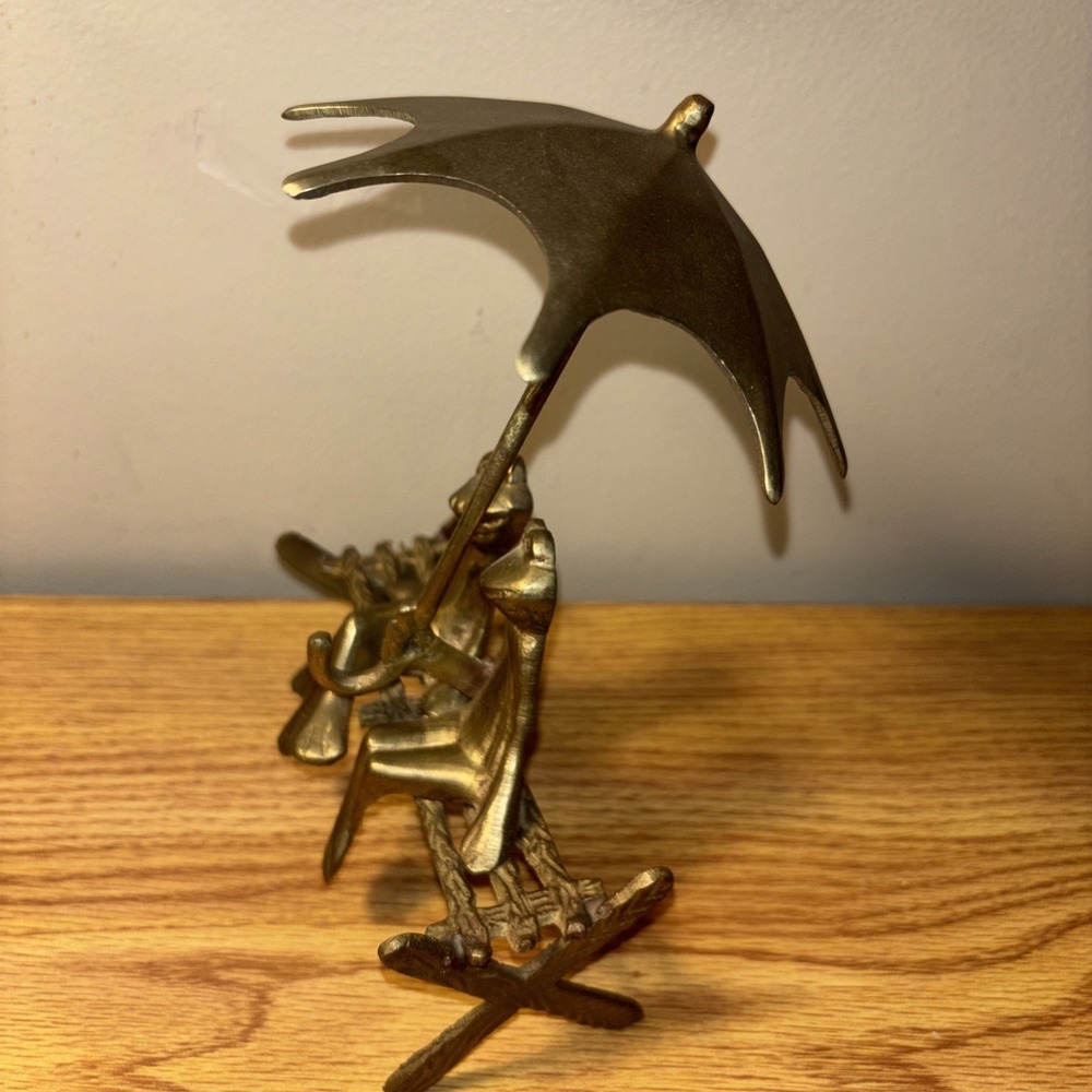 Vintage Brass Frogs on Bench with Umbrella Figurine Mid Century Decor Statuette - Picture 2 of 10